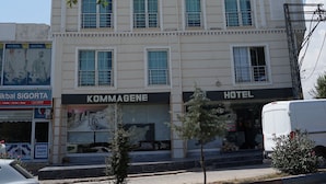 A multi-story hotel with a sign reading "KOMMAGENE HOTEL" and "KOMMAGENE". - Kommageneiz Hotel (Kahta)