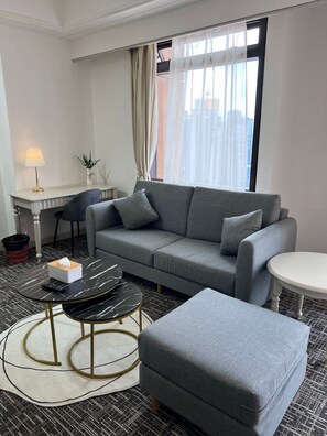 TV, ping pong - Luxhouz Suites at Times Square Kuala Lumpur (Kuala Lumpur)