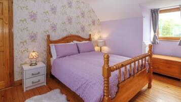 4 bedrooms, travel cot, WiFi