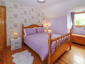 4 bedrooms, travel cot, WiFi