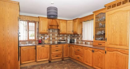LEVALLY HOUSE, family friendly in Doonbeg, County Clare