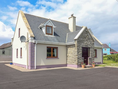 LEVALLY HOUSE, family friendly in Doonbeg, County Clare