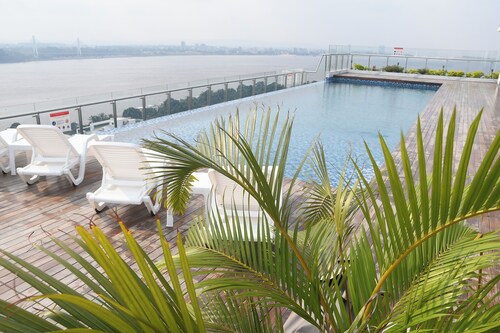 Cozy 1-bedroom apartment in delightful Kinshasa with AC, fitness room, WiFi -3