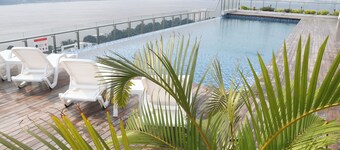 Cozy 1-bedroom apartment in delightful Kinshasa with AC, fitness room, WiFi -3