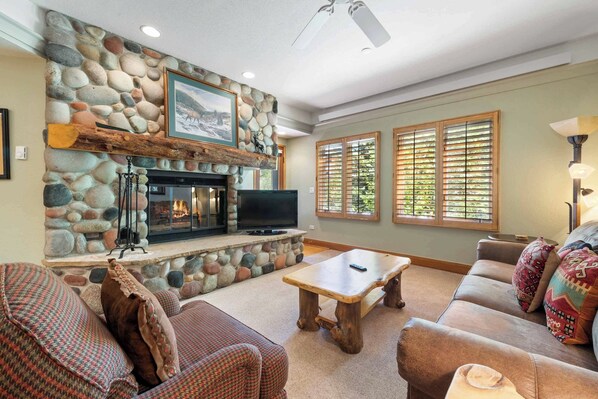 TV, fireplace - The Charter at Beaver Creek B1405 (Beaver Creek)