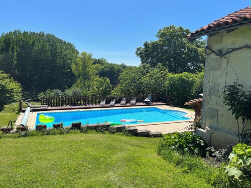 LA COLLINE DE TILLEUL - apartment with swimming pool near Aubeterre, TRANQUILITY