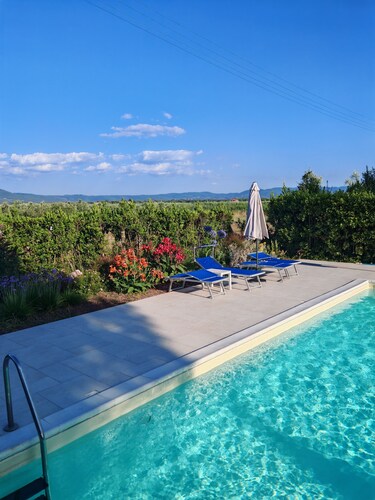 PODERE LIVRONE- WITH SWIMMING POOL 