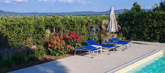 PODERE LIVRONE- WITH SWIMMING POOL 