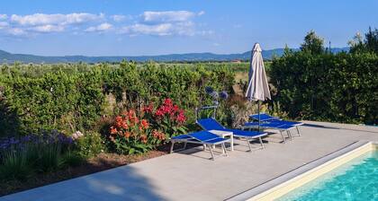 PODERE LIVRONE- MIT SCHWIMBAD