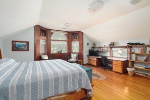 4 Schlafzimmer, Schreibtisch, Bügeleisen/Bügelbrett, WLAN