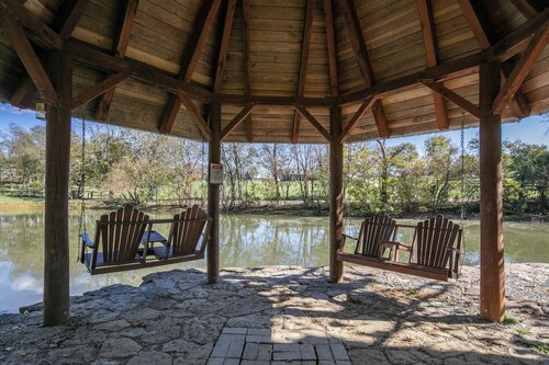 Scenic Stillwater Retreat in rural KY Horse Country, WiFi/AC, Fishing/Canoeing