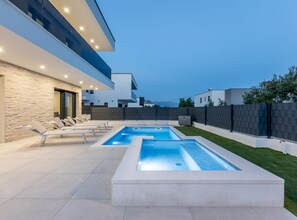 Villa (Villa Bonce - Five Bedroom Villa with) | Außenpool