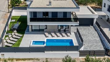 Biệt thự (Villa Bonce - Five Bedroom Villa with) | Ngoại thất