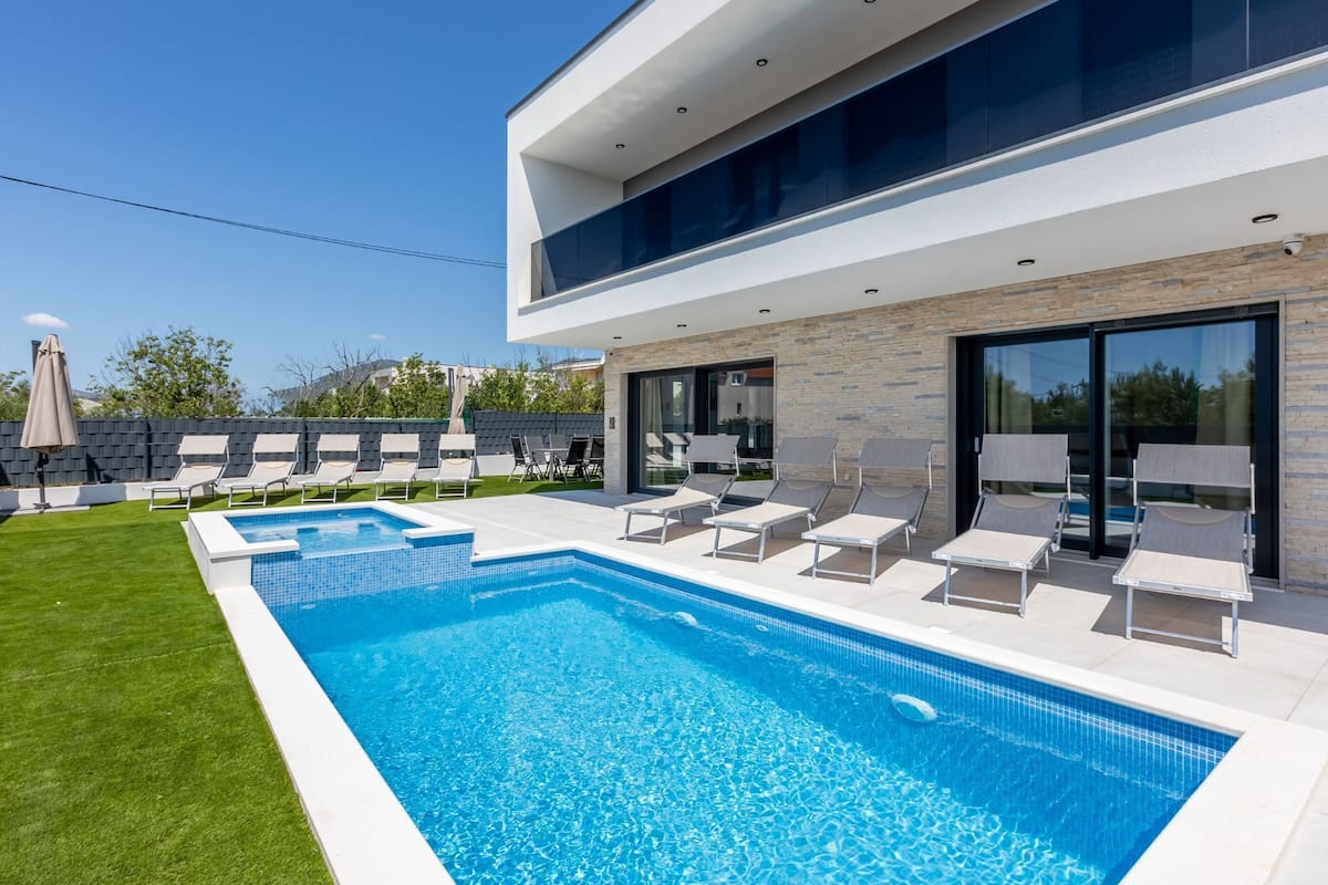 Villa (Villa Bonce - Five Bedroom Villa with) | Outdoor pool