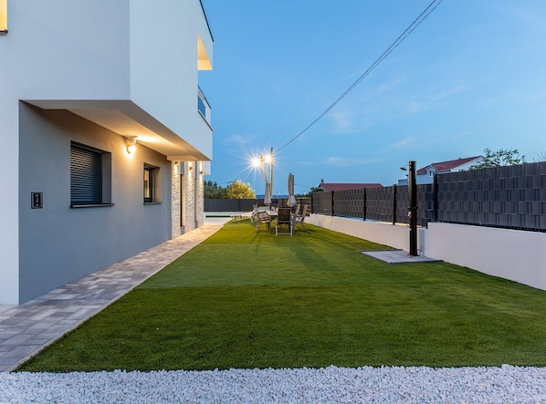 Biệt thự (Villa Bonce - Five Bedroom Villa with) | Vườn