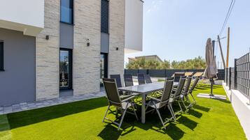 Villa (Villa Bonce - Five Bedroom Villa with) | Taman