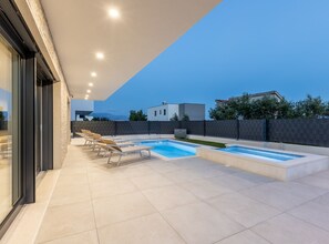 Villa (Villa Bonce - Five Bedroom Villa with) | Piscine extérieure | Piscine extérieure, chaises longues