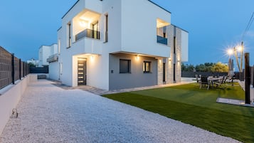 Villa (Villa Bonce - Five Bedroom Villa with) | Eksteriør
