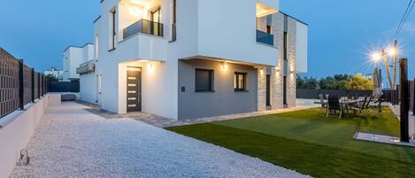 Villa (Villa Bonce - Five Bedroom Villa with) | Exterior
