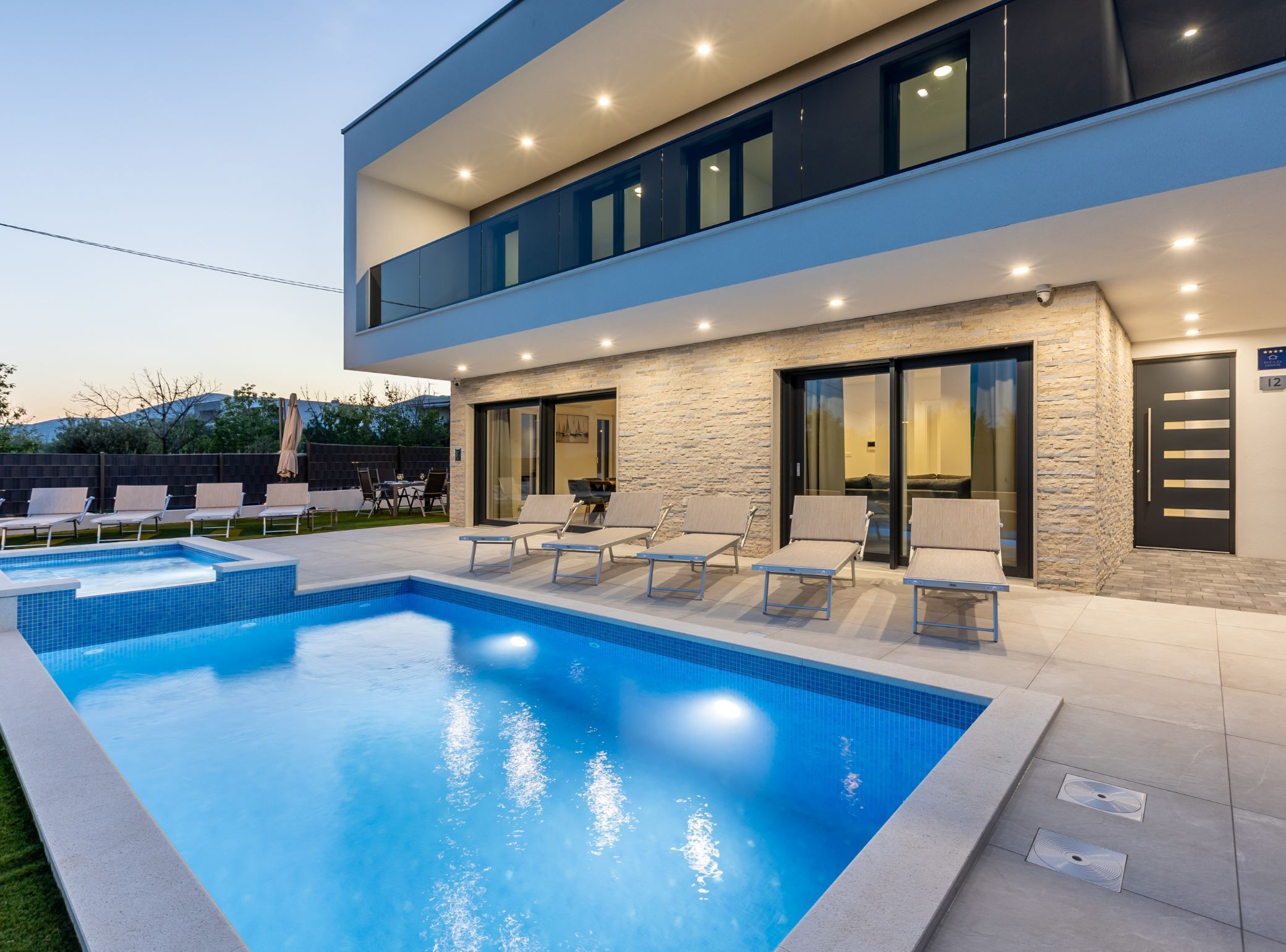 別墅 (Villa Bonce - Five Bedroom Villa with) | 室外泳池 | 室外泳池；躺椅