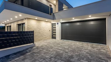 Villa (Villa Bonce - Five Bedroom Villa with) | Exterior