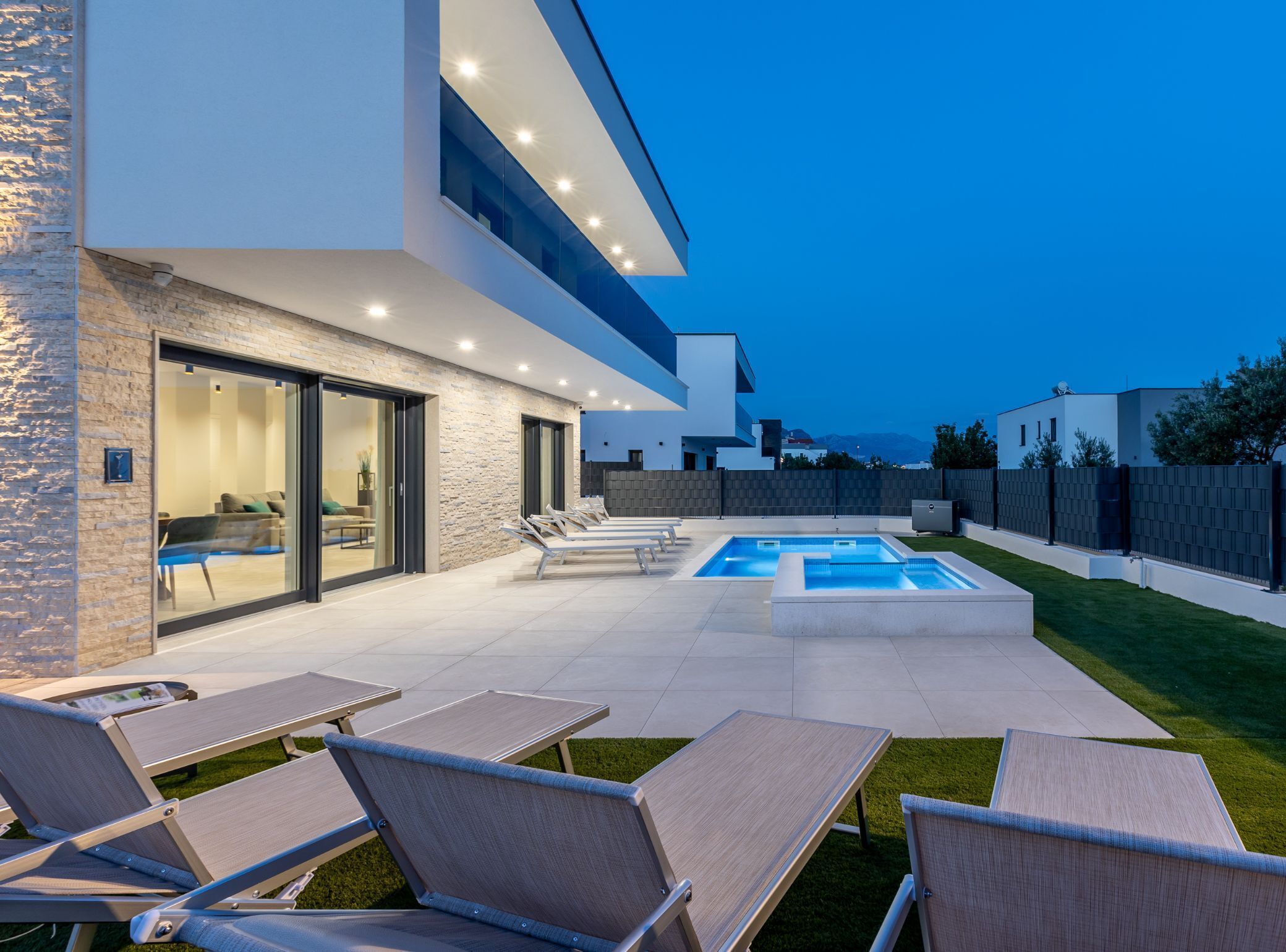 Villa (Villa Bonce - Five Bedroom Villa with) | Alberca al aire libre | Alberca al aire libre y camastros 