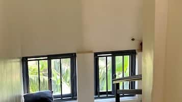 Apartamento de lujo, balcón, vistas a la ciudad | Servicio de comidas en la habitación