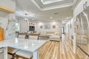 智能电视、壁炉