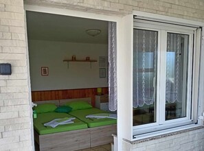 Studio (Apartments Julia - Studio Apartment J) | 2 bedrooms, cribs/infant beds, free WiFi - Apartments Julia (Cres)