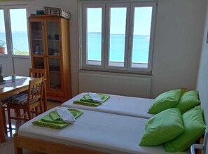 Studio (Apartments Julia - Studio Apartment J) | 2 bedrooms, cribs/infant beds, free WiFi - Apartments Julia (Cres)
