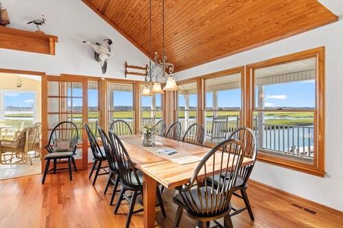 Belle Vue - Waterfront with Lighthouse Views!