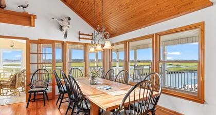 Belle Vue - Waterfront with Lighthouse Views!