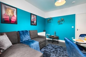 TV - The Exquisite Gem of Central Bristol - Sleeps 18 (Bristol)