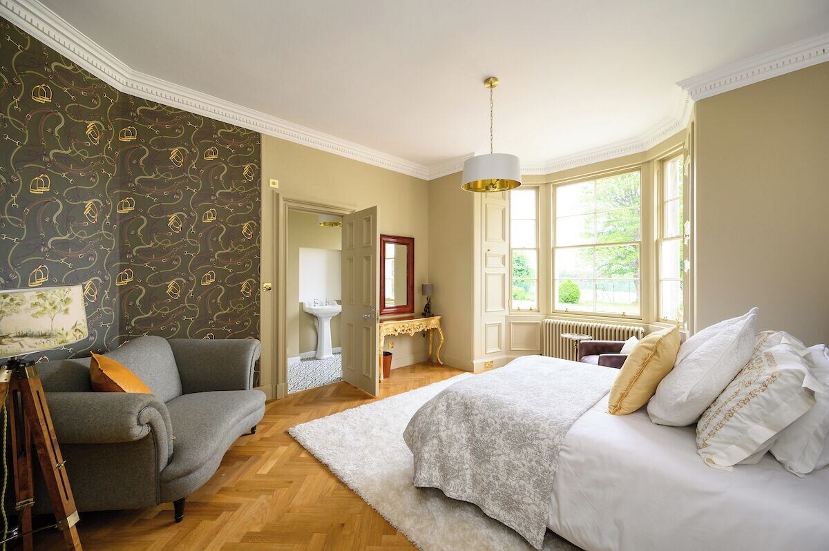1 Bedroom, Scottish Castle