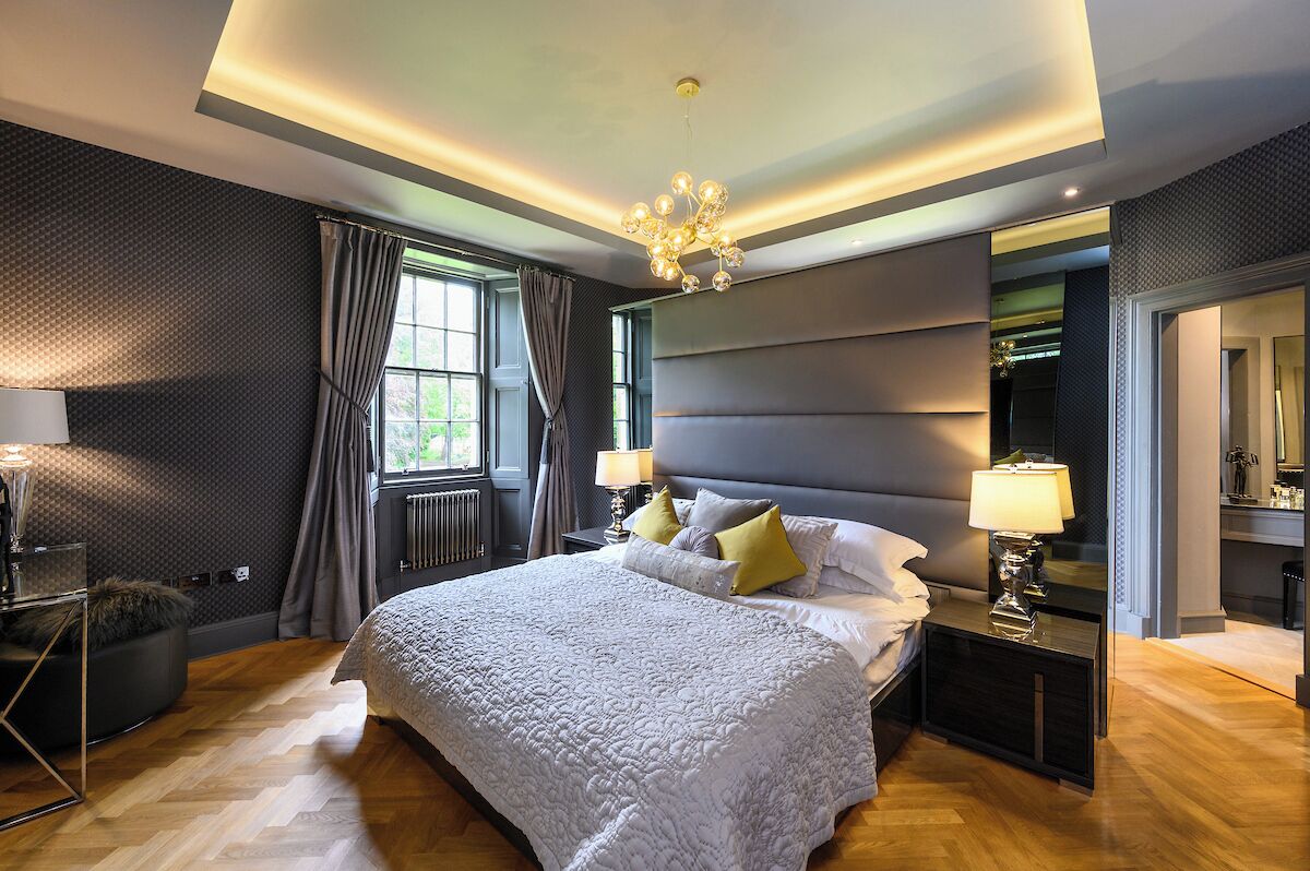 5 bedrooms, iron/ironing board, travel crib, WiFi