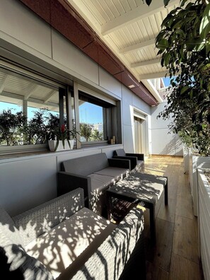 Terrace/patio - Luxurious & Modern Central Apartment With Hot Tub & Terrace (Tanger)