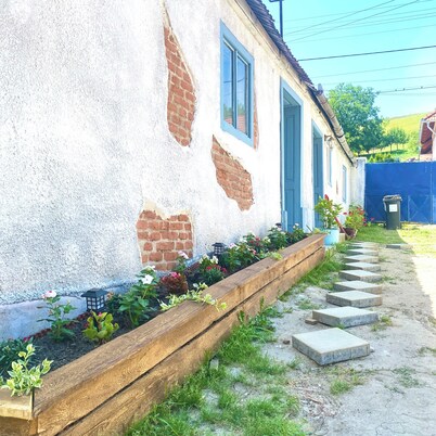 A Serene Escape: Your Cozy Cottage Oasis