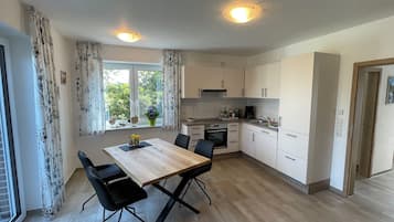 Kühlschrank, Ofen, Herdplatte, Geschirrspüler