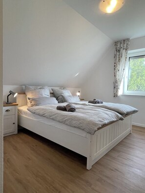 2 bedrooms, bed sheets