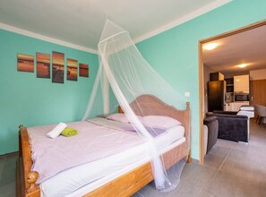 7 bedrooms, cots/infant beds, free WiFi - Apartments Robi & Kristina (Benkovac)