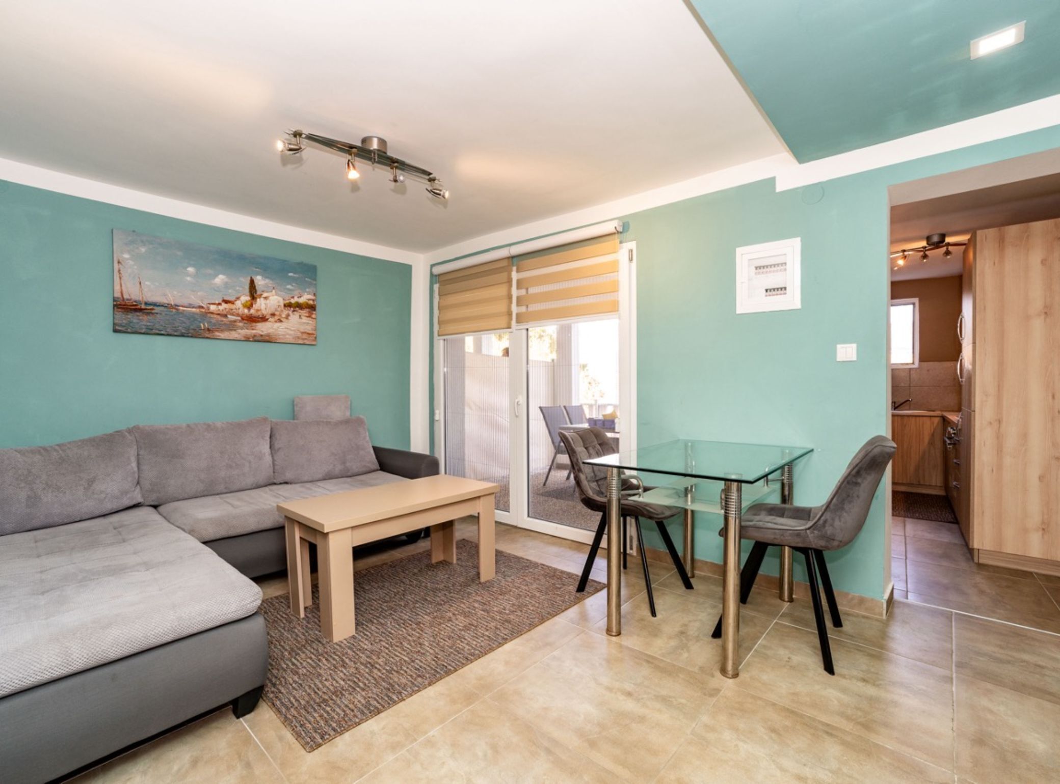 Apartment (One Bedroom Apartment with Terrace A3) | Living room | 32-inch flat-screen TV with satellite channels