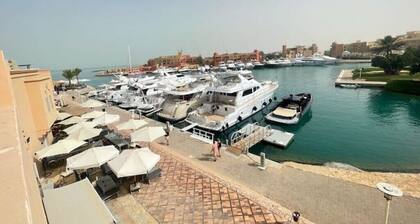 Penthouse: Stunning Marina Views