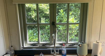 Cozy Cabin Retreat in Bedford