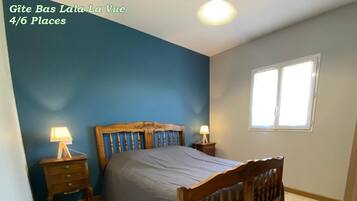 2 bedrooms, iron/ironing board, travel crib, free WiFi