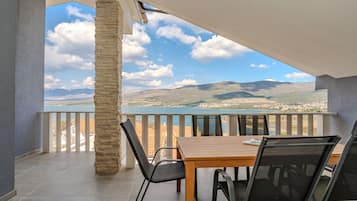 Villa (Villa Ivanovi Dvori - Seven Bedroom V) | Balcón