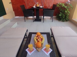 Habitación doble (Room Porat 2 with Private Terrace - D) | Comedor