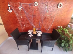 Ferienhaus (Room Porat 2 with Private Terrace - D) | Esszimmer