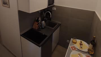 Casa (Room Porat 2 with Private Terrace - D) | Cozinha privada | Geladeira