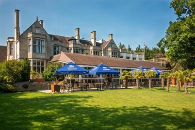 Weston Manor