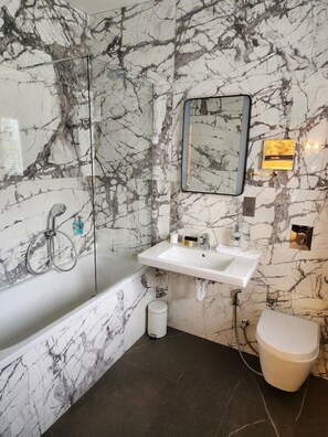 Bathroom - Weston Manor (Bicester)
